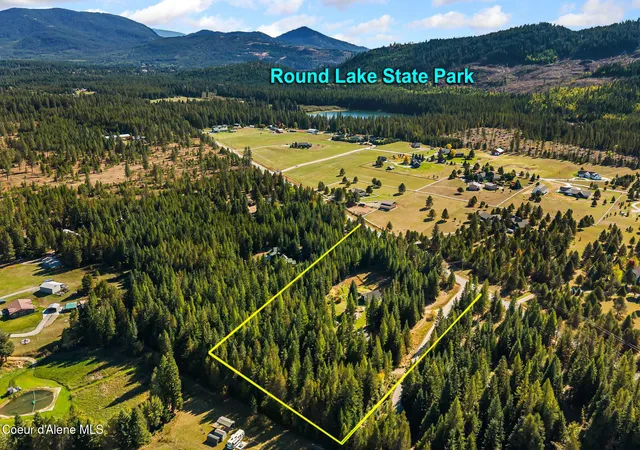 Photo 3 of Single family home for sale at 83 Copper Ridge Rd, Sagle, ID 83860 | MLS# 26-10008 | Listing updated on 2026-10-07