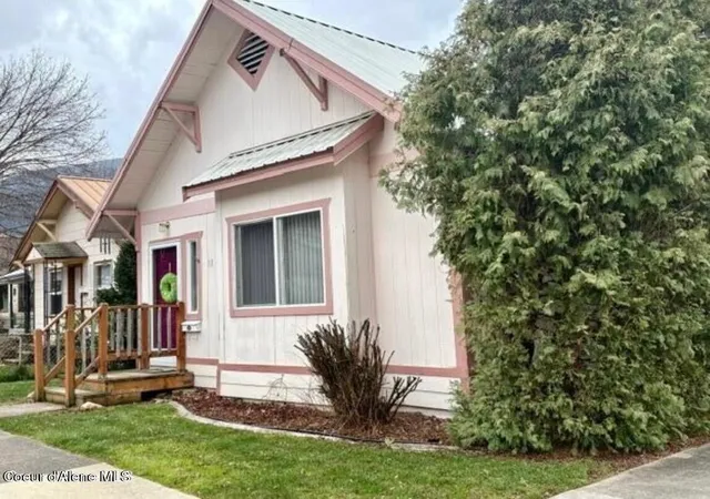 Single family home for sale at 11 W Mission Ave, Kellogg, ID 83837 | MLS# 26-9979