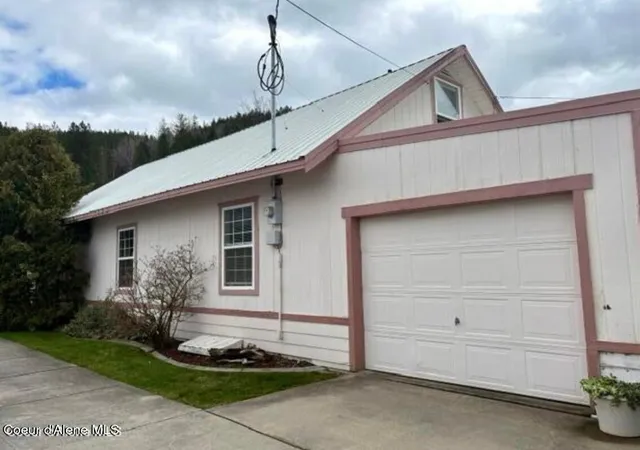 Photo 3 of Single family home for sale at 11 W Mission Ave, Kellogg, ID 83837 | MLS# 26-9979 | Listing updated on 2026-10-06