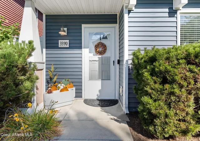 Photo 2 of Sale Pending at 3390 E Garin Ct, Post Falls, ID 83854 | MLS# 26-10014 | Listing updated on 2026-10-27