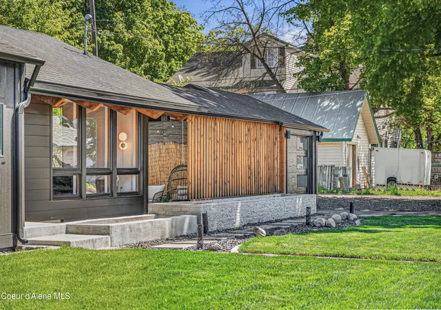 Photo 2 of Single family home for sale at 505 E Spokane Ave, Coeur D Alene, ID 83814 | MLS# 26-10018 | Listing updated on 2026-10-07