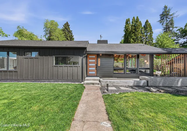 Photo 3 of Single family home for sale at 505 E Spokane Ave, Coeur D Alene, ID 83814 | MLS# 26-10018 | Listing updated on 2026-10-07