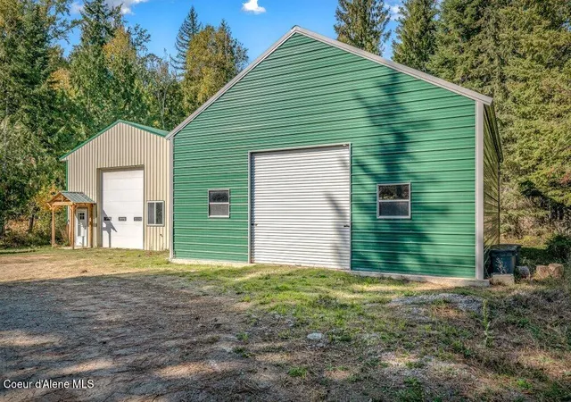 Photo 2 of Single family home for sale at 341 Higgins Ln, Sandpoint, ID 83864 | MLS# 26-10063 | Listing updated on 2026-10-23