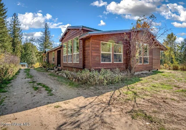 Photo 3 of Single family home for sale at 341 Higgins Ln, Sandpoint, ID 83864 | MLS# 26-10063 | Listing updated on 2026-10-23