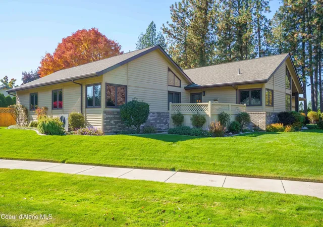 Photo 2 of Single family home for sale at 815 N Chisholm Ct, Post Falls, ID 83854 | MLS# 26-10065 | Listing updated on 2026-10-21