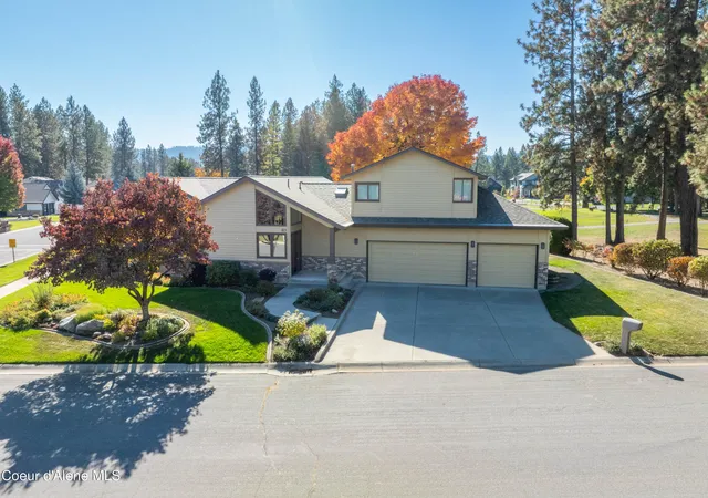 Photo 3 of Single family home for sale at 815 N Chisholm Ct, Post Falls, ID 83854 | MLS# 26-10065 | Listing updated on 2026-10-21