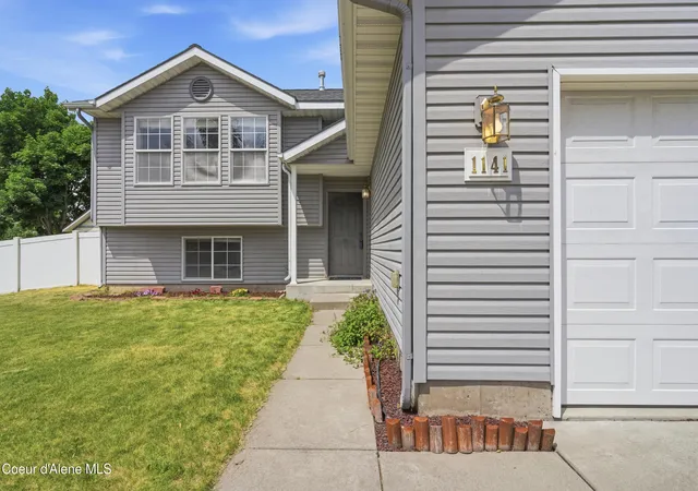 Photo 2 of Single family home for sale at 1141 N Bainbridge St, Post Falls, ID 83854 | MLS# 26-10086 | Listing updated on 2026-10-28