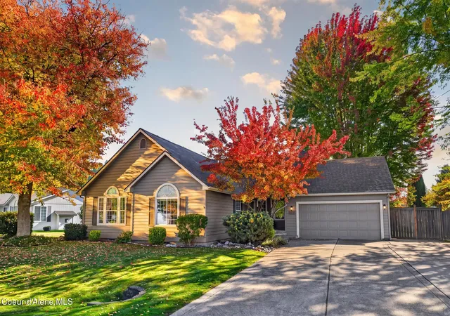 Photo 1 of Single family home for sale at 8462 N Maple St, Hayden, ID 83835 | MLS# 26-10163 | Listing updated on 2026-10-18