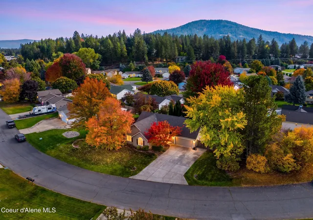 Photo 2 of Single family home for sale at 8462 N Maple St, Hayden, ID 83835 | MLS# 26-10163 | Listing updated on 2026-10-18