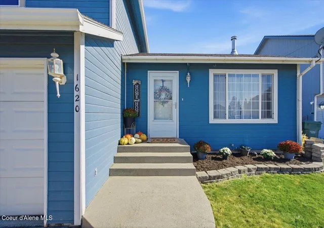 Photo 3 of Single family home for sale at 1620 N Stagecoach Dr, Post Falls, ID 83854 | MLS# 26-10193 | Listing updated on 2026-10-26