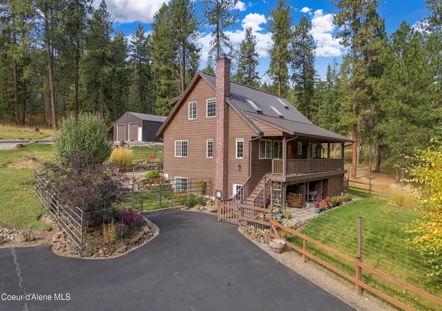 Photo 3 of Single family home for sale at 4125 S Wolf Lodge Ter Rd, Coeur D Alene, ID 83814 | MLS# 26-10171 | Listing updated on 2026-10-13