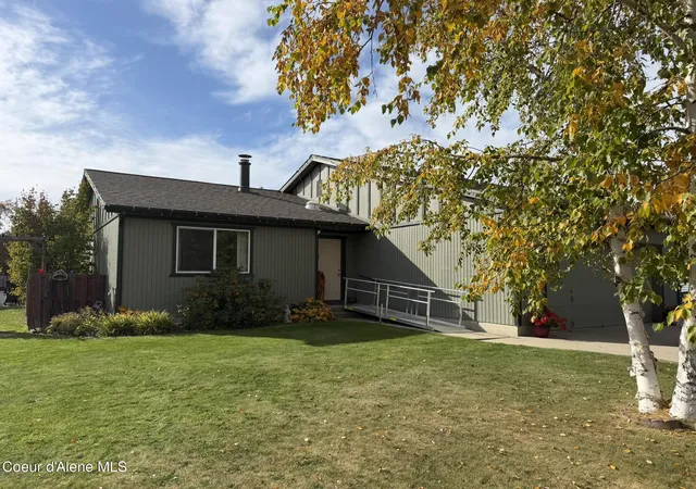 Photo 1 of Single family home for sale at 1717 Poplar St, Sandpoint, ID 83864 | MLS# 26-10207 | Listing updated on 2026-10-24