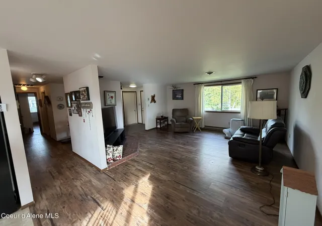Photo 1 of Single family home for sale at 1717 Poplar St, Sandpoint, ID 83864 | MLS# 26-10207 | Listing updated on 2026-10-24