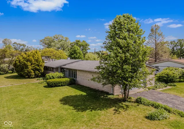 Photo 2 of Single family home for sale at 3419 Larkspur Ln, Columbus, IN 47203 | MLS# 22092861 | Listing updated on 2026-09-22