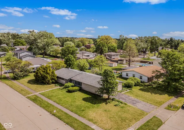 Photo 3 of Single family home for sale at 3419 Larkspur Ln, Columbus, IN 47203 | MLS# 22092861 | Listing updated on 2026-09-22