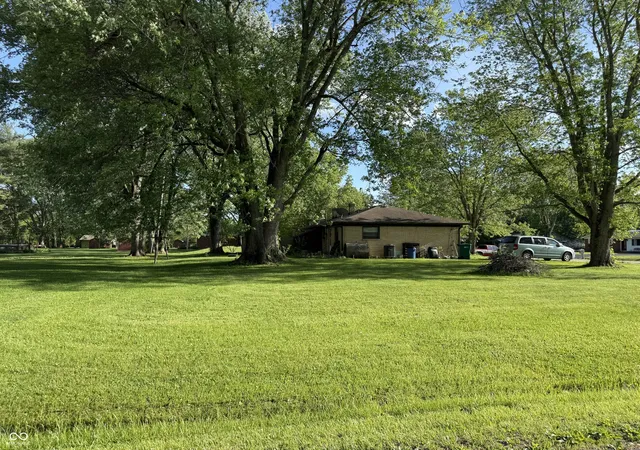 Photo 2 of Multi family home for sale at 8191 8193 N Maple Dr, Mooresville, IN 46158 | MLS# 22101102 | Listing updated on 2026-09-02