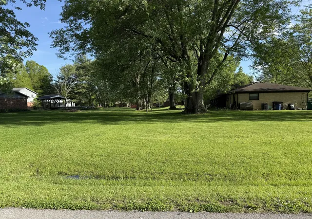 Photo 3 of Multi family home for sale at 8191 8193 N Maple Dr, Mooresville, IN 46158 | MLS# 22101102 | Listing updated on 2026-09-02