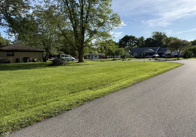 Photo 3 of House for sale at 8191-8193 N Maple Dr, Mooresville, IN 46158 | MLS# 22101102 | Listing updated on 2026-09-02