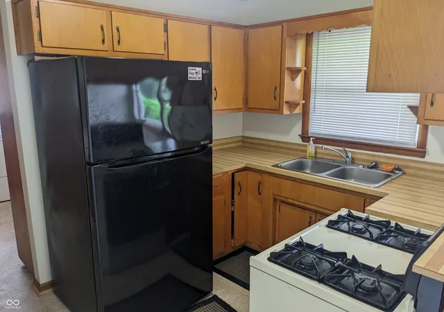 Photo 3 of Single family home for sale at 216 E 49th Street, Anderson, IN 46013 | MLS# 22107860 | Listing updated on 2026-09-01