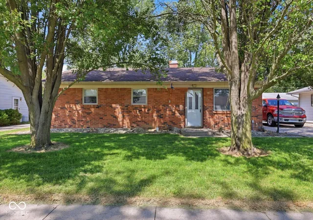 Photo 2 of Single family home for sale at 1126 Crestmoor Dr, Shelbyville, IN 46176 | MLS# 22109920 | Listing updated on 2026-09-03