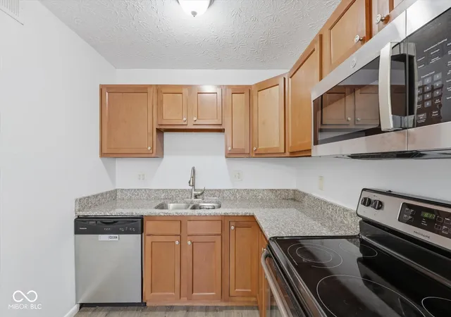 Photo 2 of Single family home for sale at 1126 Crestmoor Dr, Shelbyville, IN 46176 | MLS# 22109920 | Listing updated on 2026-09-03
