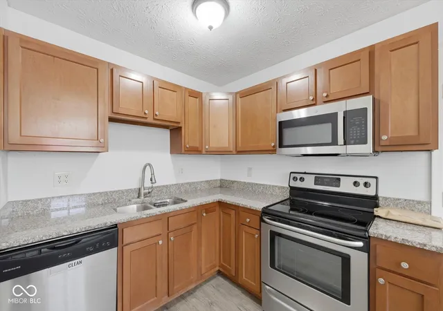 Photo 3 of Single family home for sale at 1126 Crestmoor Dr, Shelbyville, IN 46176 | MLS# 22109920 | Listing updated on 2026-09-03