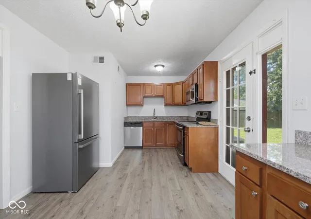 Photo 4 of Single family home for sale at 1126 Crestmoor Dr, Shelbyville, IN 46176 | MLS# 22109920 | Listing updated on 2026-09-03