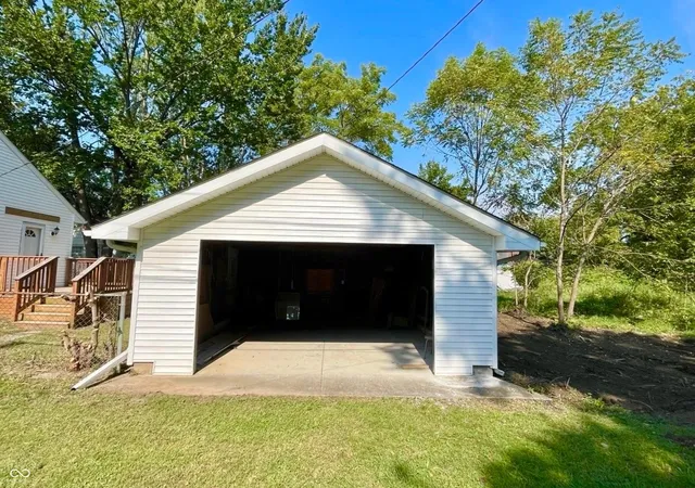 Photo 18 of Single family home for sale at 806 S Burlington Dr, Muncie, IN 47302 | MLS# 22118926 | Listing updated on 2026-09-06
