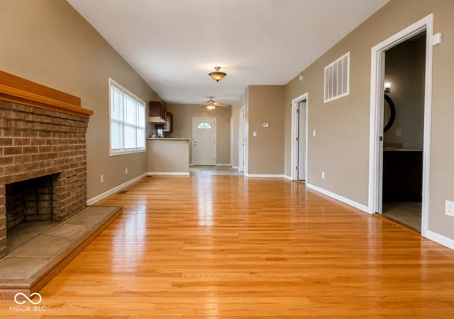 Photo 3 of Single family home for sale at 806 S Burlington Dr, Muncie, IN 47302 | MLS# 22118926 | Listing updated on 2026-09-06