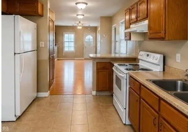 Photo 5 of Single family home for sale at 806 S Burlington Dr, Muncie, IN 47302 | MLS# 22118926 | Listing updated on 2026-09-06