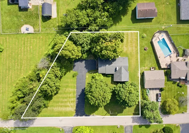 Photo 2 of Sale Pending at 3198 S Crestview Dr, New Castle, IN 47362 | MLS# 22119517 | Listing updated on 2026-09-04