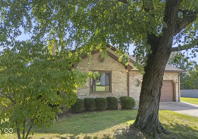 Photo 3 of Sale Pending at 133 N Michael Dr, Scottsburg, IN 47170 | MLS# 22120336 | Listing updated on 2026-09-04
