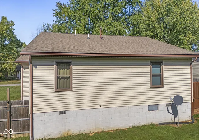 Photo 4 of Sale Pending at 133 N Michael Dr, Scottsburg, IN 47170 | MLS# 22120336 | Listing updated on 2026-09-04