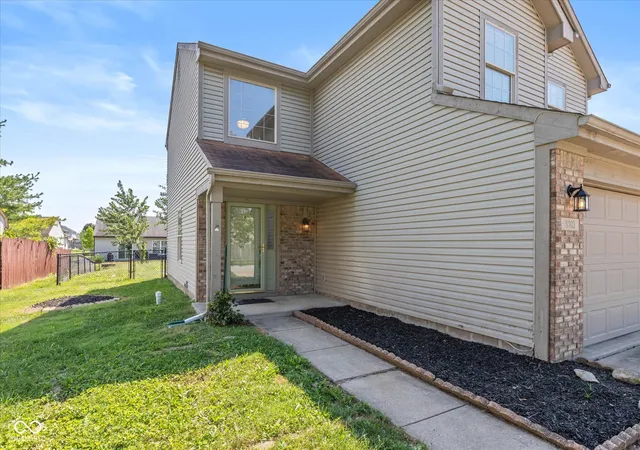 Photo 2 of Sale Pending at 6303 Kings Cyn Dr, Indianapolis, IN 46237 | MLS# 22120696 | Listing updated on 2026-09-07
