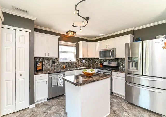Photo 2 of Single family home for sale at 6302 Boulder Dr, Anderson, IN 46013 | MLS# 22120890 | Listing updated on 2026-09-05