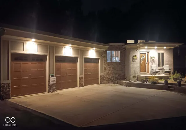 Photo 3 of Sale Pending at 6273 E County Rd 200 N, Avon, IN 46123 | MLS# 22121937 | Listing updated on 2026-09-06