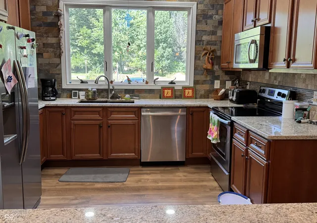 Photo 4 of Sale Pending at 6273 E County Rd 200 N, Avon, IN 46123 | MLS# 22121937 | Listing updated on 2026-09-06