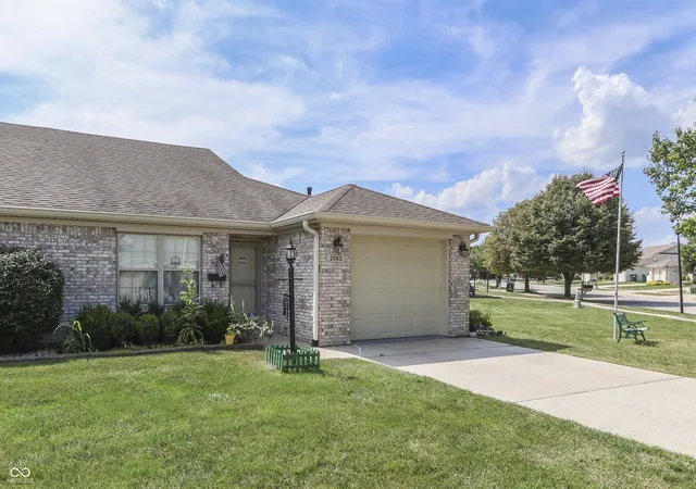 Photo 2 of Condo for sale at 2063 Pelican, Franklin, IN 46131 | MLS# 22122638 | Listing updated on 2026-09-01