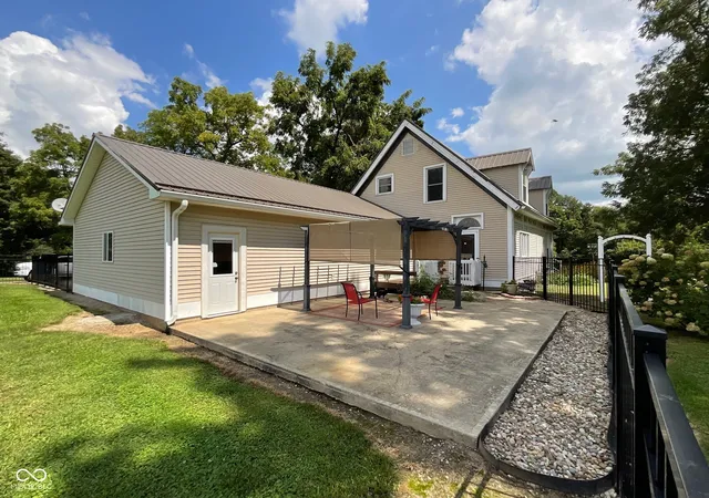 Photo 4 of Single family home for sale at 3596 N B Dale Rd, Bloomingdale, IN 47832 | MLS# 22122996 | Listing updated on 2026-09-04
