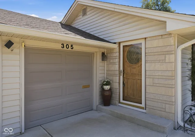 Photo 3 of Sale Pending at 305 Masten St, Plainfield, IN 46168 | MLS# 22123208 | Listing updated on 2026-09-04