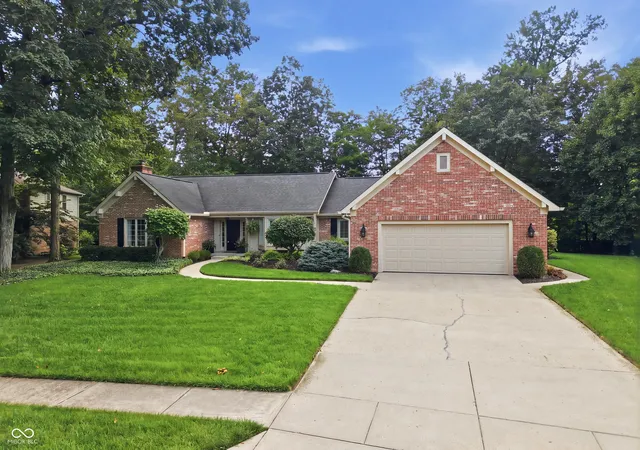 Photo 2 of Sale Pending at 524 Tulip Poplar Crst, Carmel, IN 46033 | MLS# 22123238 | Listing updated on 2026-09-06