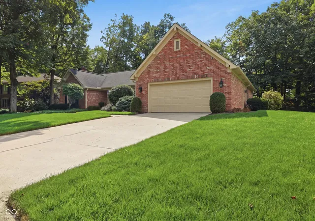 Photo 3 of Sale Pending at 524 Tulip Poplar Crst, Carmel, IN 46033 | MLS# 22123238 | Listing updated on 2026-09-06