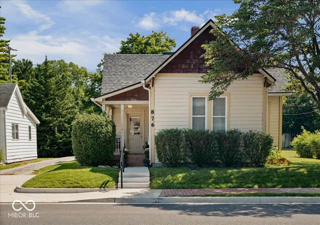 Photo 2 of Single family home for sale at 876 S 10th Street, Noblesville, IN 46060 | MLS# 22123267 | Listing updated on 2026-09-29