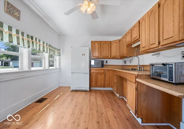 Photo 4 of Single family home for sale at 876 S 10th Street, Noblesville, IN 46060 | MLS# 22123267 | Listing updated on 2026-09-29