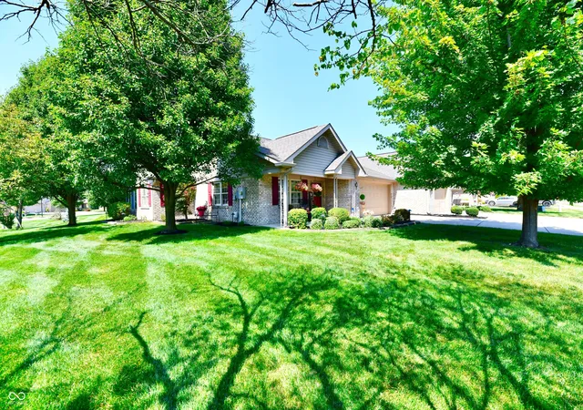 Photo 2 of Single family home for sale at 1734 Vidalia Ct, Greenwood, IN 46143 | MLS# 22123288 | Listing updated on 2026-09-03