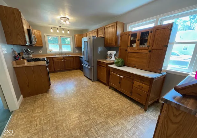 Photo 3 of Sale Pending at 1517 S 3rd Street, Clinton, IN 47842 | MLS# 22123322 | Listing updated on 2026-09-04