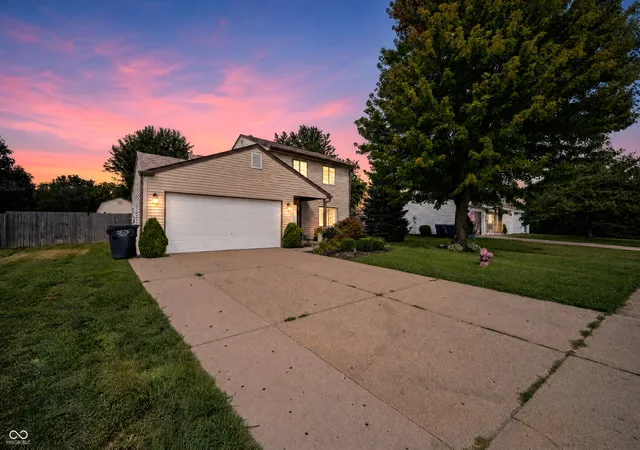 Photo 1 of Sale Pending at 1104 Fox Tr Dr, Anderson, IN 46013 | MLS# 22123358 | Listing updated on 2026-09-04