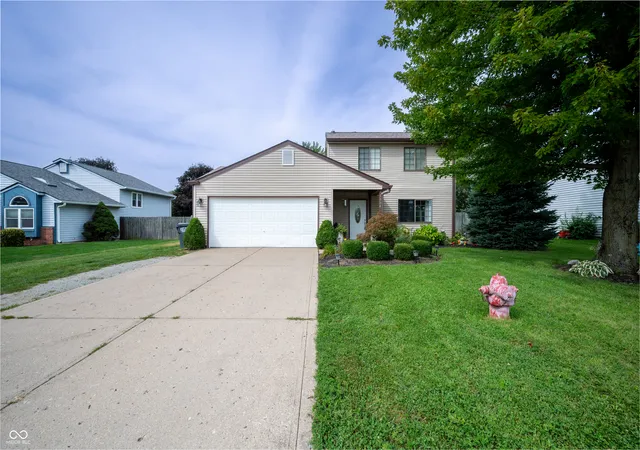 Photo 3 of Sale Pending at 1104 Fox Tr Dr, Anderson, IN 46013 | MLS# 22123358 | Listing updated on 2026-09-04