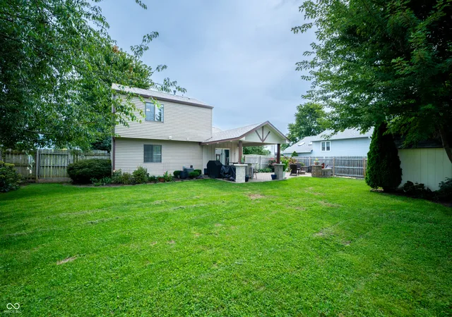 Photo 3 of Sale Pending at 1104 Fox Tr Dr, Anderson, IN 46013 | MLS# 22123358 | Listing updated on 2026-09-04
