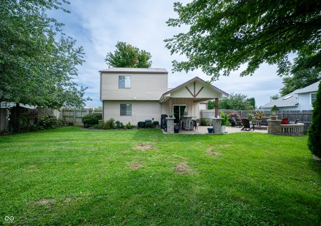 Photo 4 of Sale Pending at 1104 Fox Tr Dr, Anderson, IN 46013 | MLS# 22123358 | Listing updated on 2026-09-04